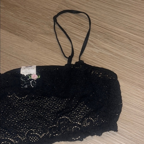 Elegant Black Lace Bralette - Picture 4 of 5